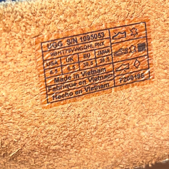 Used UGG’s Tan size 8.5 - Picture 2 of 3